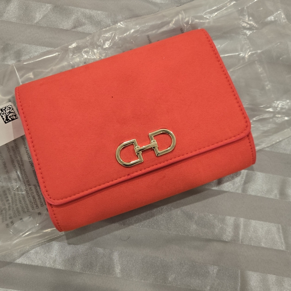 2/28$ NWT - Chic Coral Red Sling Bag